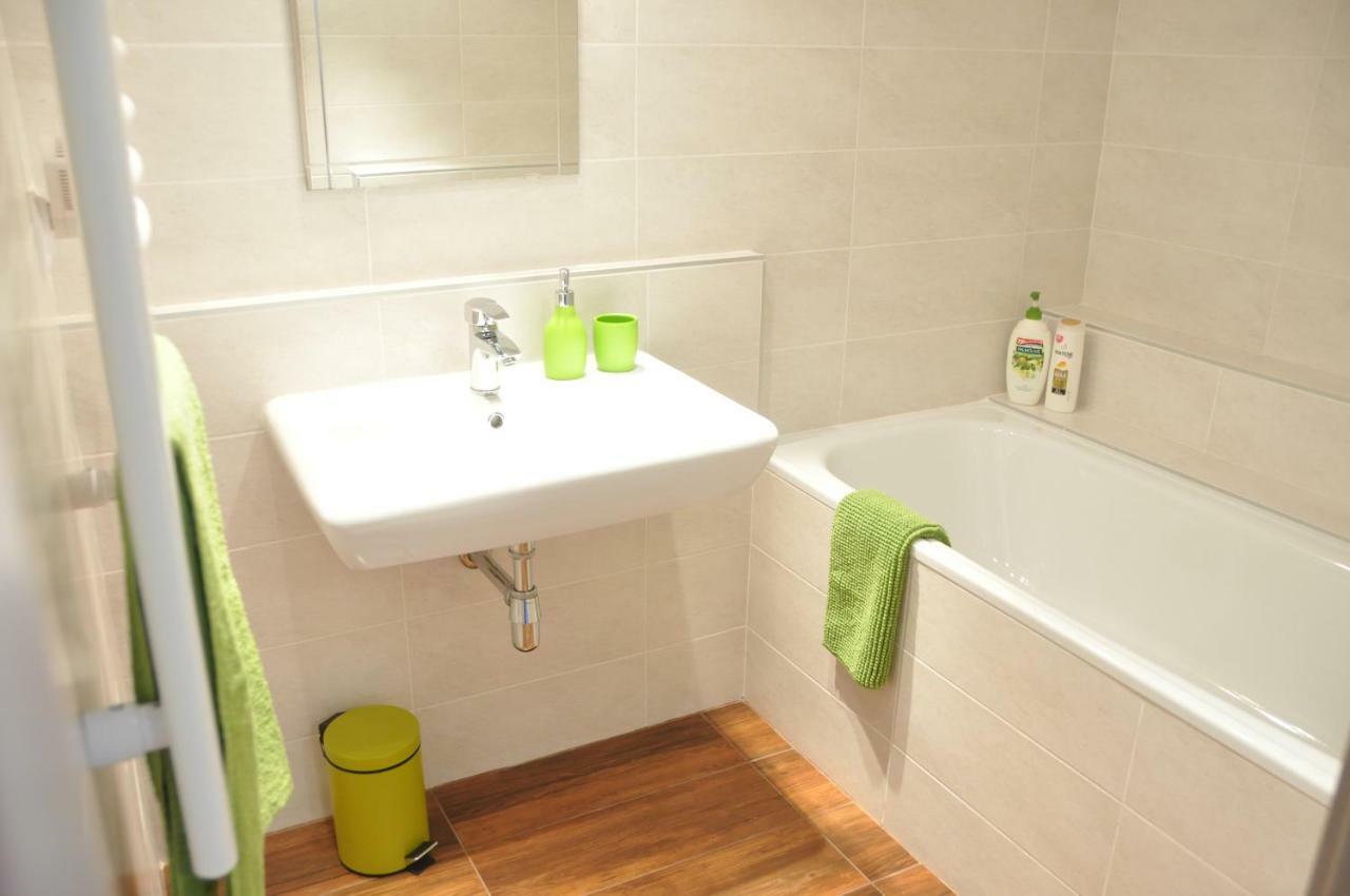 Modern & Historic Apartment Братислава Екстериор снимка